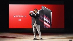 Sony��5G�б��ο��ե�å����åץ��ޥۡ�Xperia 1 II�פ�ȯɽ�����ܤʤɤǺ��դ�ȯ�䡣6.5��4K���ͥޥ磻��ͭ��EL�䥯���åɥ����ʤ�