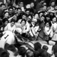 帰国パレードで歓迎を受けた太田幸司氏【写真提供：産経新聞社】