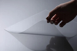 “透明反射フィルム”貼り付けたポスターで5Gミリ波誘導、ソフトバンクら実証