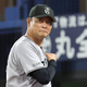 執念の継投は実らなかった橋上秀樹監督代行（カメラ・小林　泰斗）