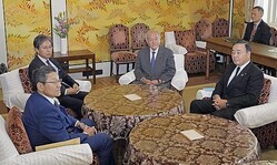 定数減対応、各党意見聞く　自立幹部、SNS規制加速