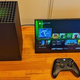 ��Xbox Series X�ץ�ӥ塼�����ܵ�ǽ�Ρ֥����å��쥸�塼��סָ����ߴ��ס֥ǥХ����ˤ�륪��饤��ץ쥤�פ��θ�