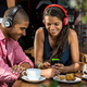 JBL����Bluetooth�إåɥۥ�SYNCHROS E50BT / E40BT��ShareMe��ǽ��2��Ʊ���ꥹ�˥�