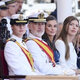 スペイン王室レオノール王女、海軍訓練を修了　家族と感動の再会