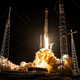 �����ץ��ʥ٥�뱧�跳���Ϥ����Ǥ��夲��줿��Falcon 9�ץ����åȡ�Credit: SpaceX��