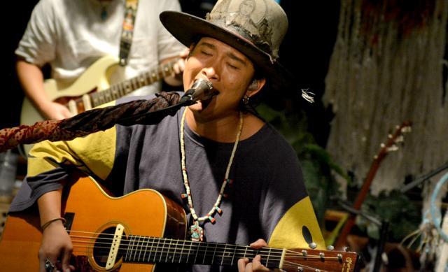 平井大のソウルフルでやさしい歌声 バンドグルーヴに酔いしれるライブ ライブドアニュース