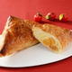 ローソン、りんごとチーズミートの「三角パイ」を発売