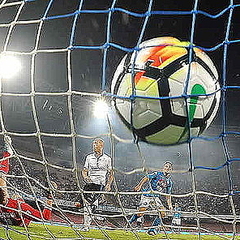 �ȥХʥ�FK�ɤ�ȿ�������礷�Ƥ���ʼ̿��ϥ��᡼���Ǥ��ˡڼ̿���Getty Images��