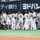 円陣を組むソフトバンクナイン【写真：加治屋友輝】