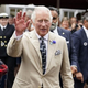 公の場ではいつも笑顔を絶やさないチャールズ国王（画像は『Clarence House　2022年7月20日付Instagram「We were in Torquay for day three of Their Royal Highnesses visit to Devon and Cornwall!」』のスクリーンショット）
