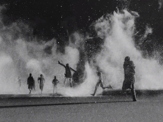 �ȥࡦ�衼����Last I heard�פ�MV��ȯɽ����Υ������˥�������줿�ǥ����ȥԥ��ν���