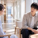  「ちょっと相談していい？」男性からの“小さなお願い”が増えていくのは本命サイン 