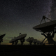 NRAO�ʥ���ꥫ��Ω����ŷʸ��ˤΡ�VLA��Very Large Array��Ķ�緿��������˾������ˡס�Credit: Jeff Hellerman, NRAO/AUI/NSF��