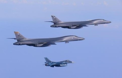 �Ʒ���B-1B���ⵡ���ƶ����󶡡�