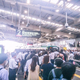 50％が片道1時間以上をかけ、80％が満員電車に乗っていることが明らかに。マクロミル調べ